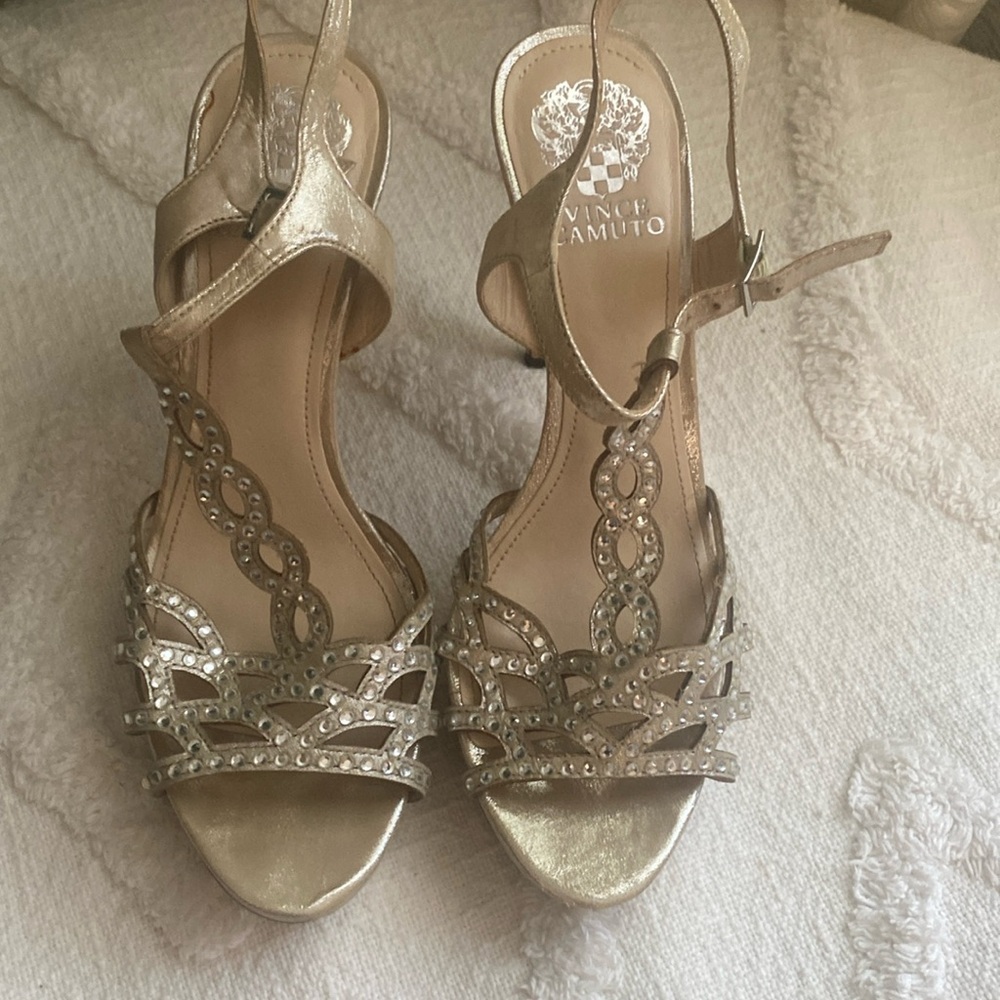 Beautiful Vince Camuto high heels, size 8.5, worn once, slightly damaged heel